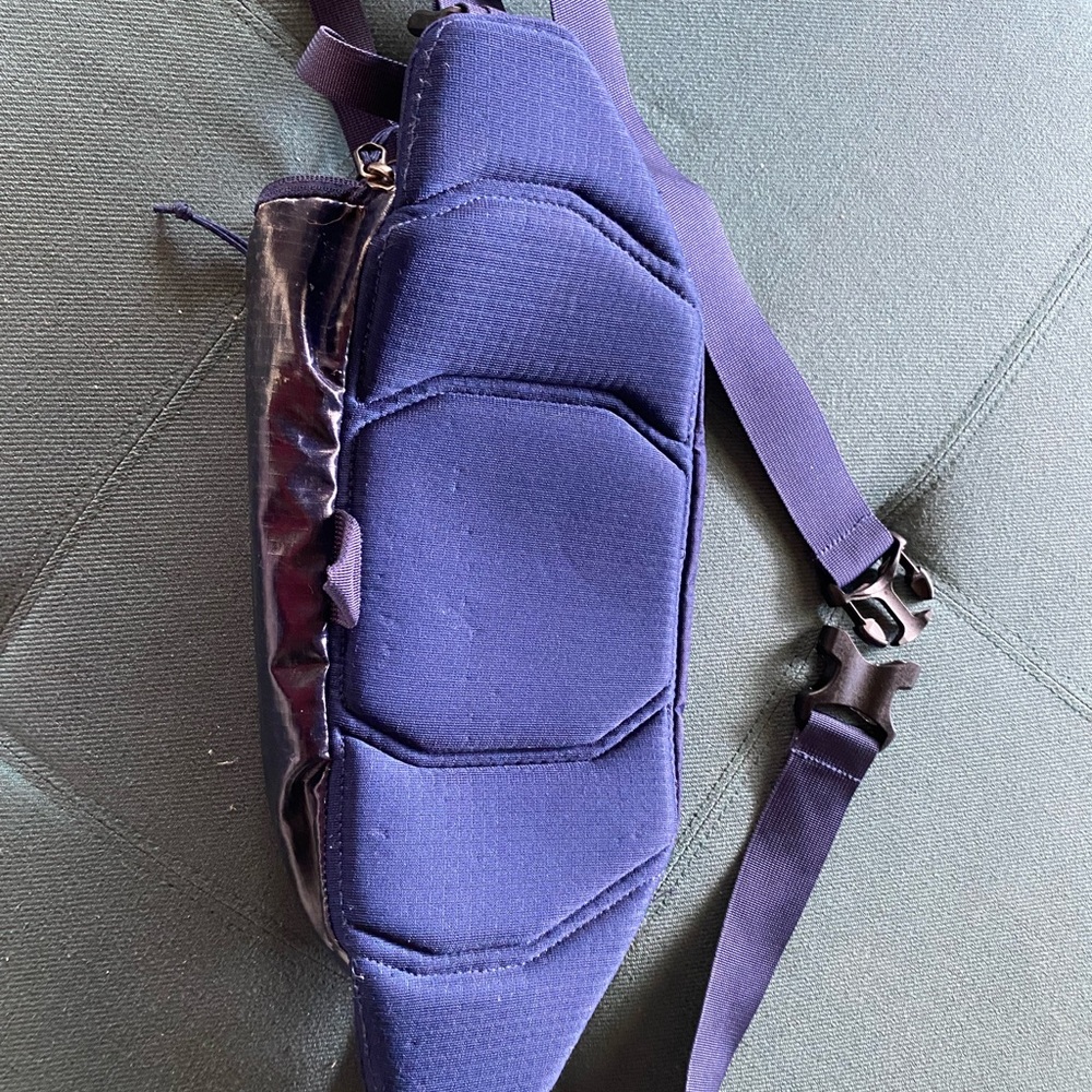 Patagonia Blue Belt Bag Versatile and Durable - Picture 2 of 6